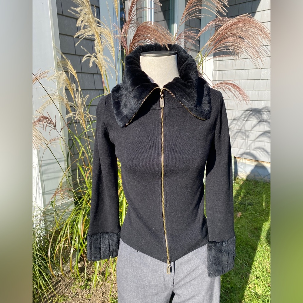 Elegant Black zipper sweater with fur collar and cuffs